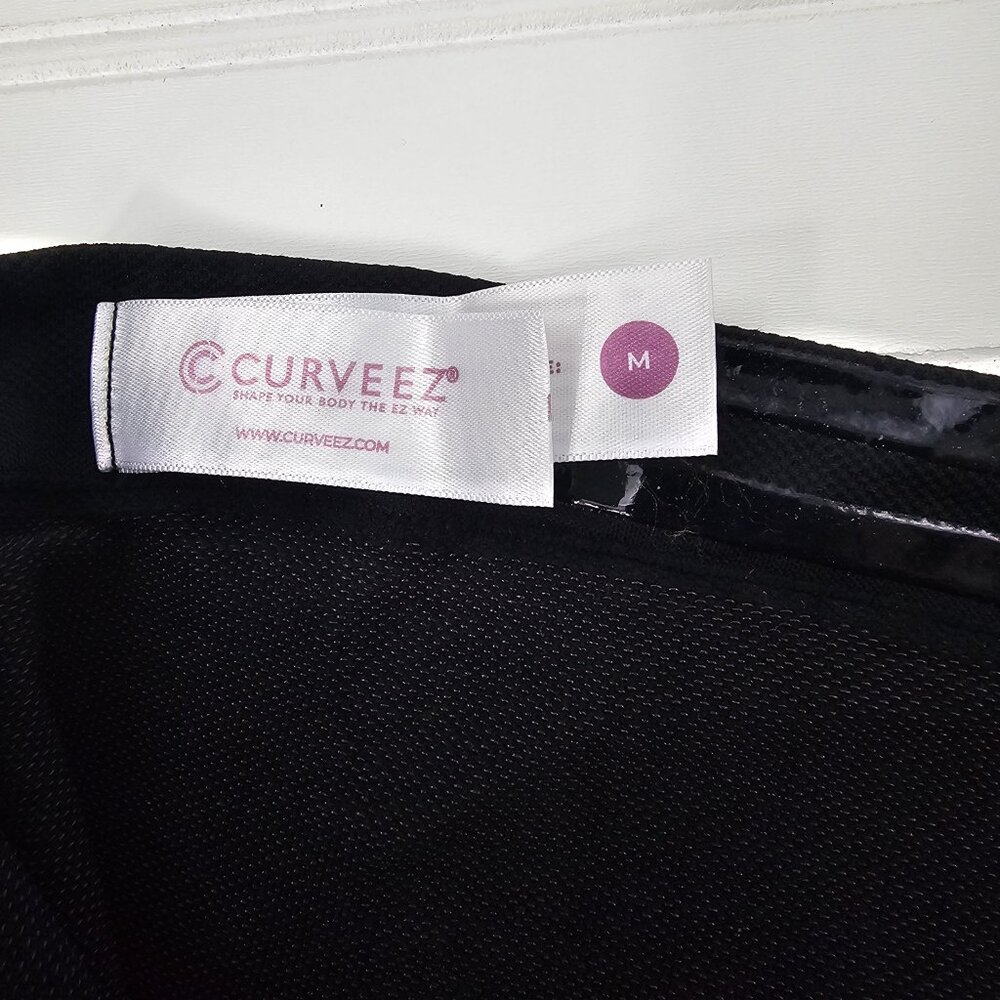 Curveez Women's Black High Waist Seamless Shaping Capri Leggings Size M NWT - Picture 10 of 16